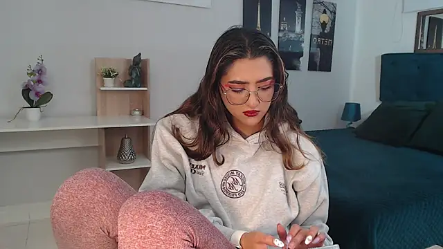 Snapshot of madame_lottie chatting on 10/29/25, 12:40 madame lottie online show from 10/29/25, 12:40