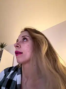 Snapshot of BabyAnais chatting on 10/28/25, 05:48 BabyAnais online show from 10/28/25, 05:48