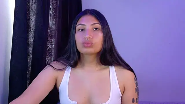 Snapshot of Linda_andrew chatting on 06/17/26, 03:46 Linda andrew online show from 06/17/26, 03:46