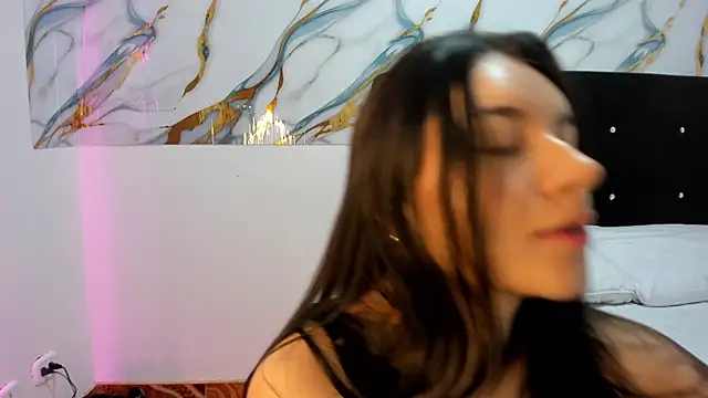 RoxanaBorns  online show from 05/03/26, 08:42