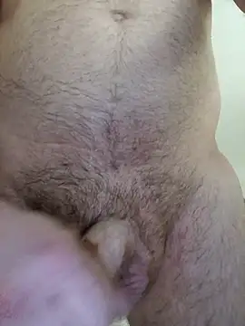 Snapshot of Lewisbbb chatting on 11/12/25, 12:44 Lewisbbb online show from 11/12/25, 12:44