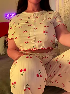 Snapshot of OnlyRima chatting on 12/20/25, 11:28 OnlyRima online show from 12/20/25, 11:28