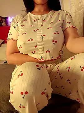 Snapshot of OnlyRima chatting on 01/08/26, 10:06 OnlyRima online show from 01/08/26, 10:06