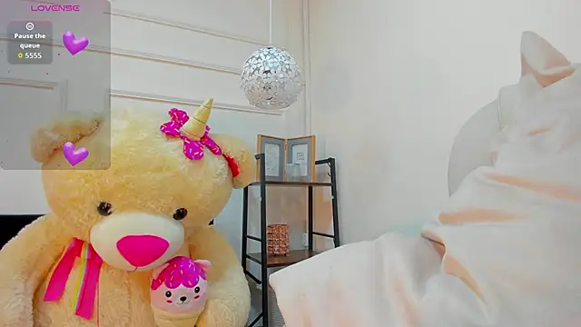 Snapshot of im_Lorena chatting on 01/15/26, 01:37 im Lorena online show from 01/15/26, 01:37