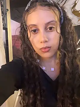 Snapshot of Harley_J_ chatting on 12/22/25, 12:35 Harley J online show from 12/22/25, 12:35