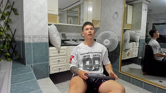 Thomas moon online show from 09/11/25, 12:16