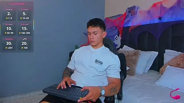 Thomas moon online show from 10/25/25, 12:23