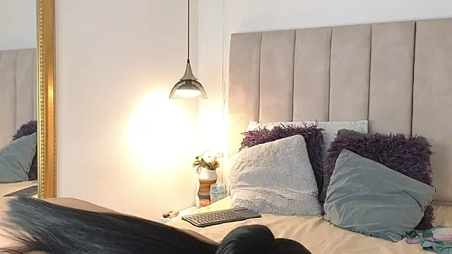 arianaa miller  online show from 10/03/25, 08:06