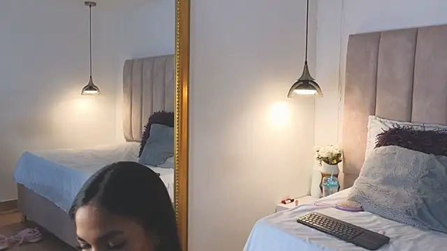 arianaa miller  online show from 10/04/25, 07:56