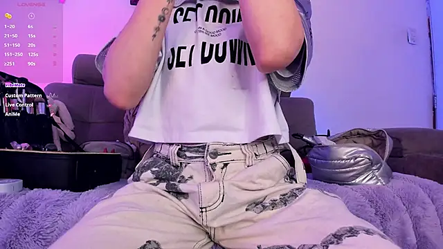 Snapshot of SebastianHilton chatting on 03/08/26, 01:37 SebastianHilton online show from 03/08/26, 01:37