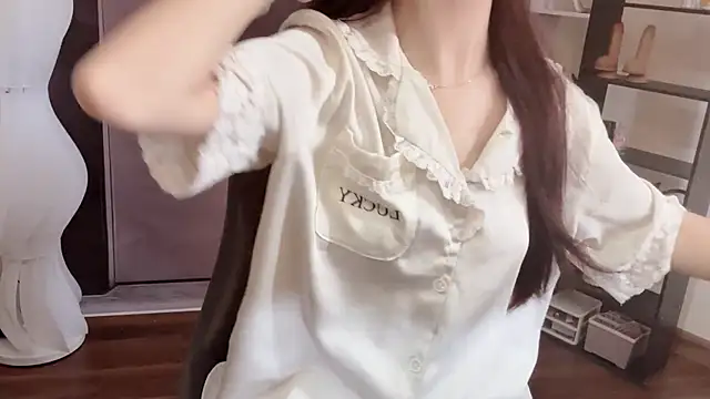 Snapshot of Shenlly chatting on 07/30/26, 01:15 Shenlly online show from 07/30/26, 01:15