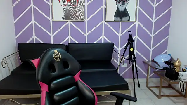 Adhara Kitten online show from 12/13/25, 07:53