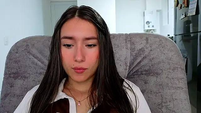 Adhara Kitten online show from 04/29/26, 01:37