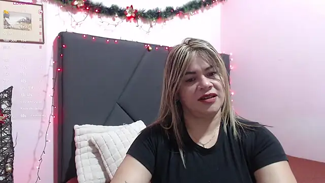 pamela echeverria online show from 12/03/25, 10:24