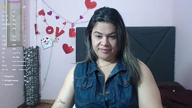 pamela echeverria online show from 04/29/26, 05:30