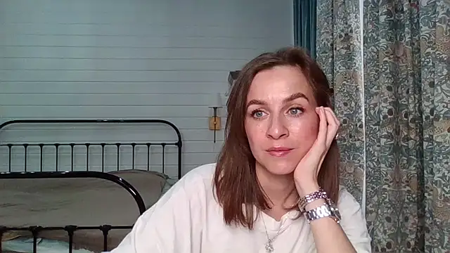 Snapshot of Niravyn_ chatting on 10/24/25, 06:54 Niravyn online show from 10/24/25, 06:54