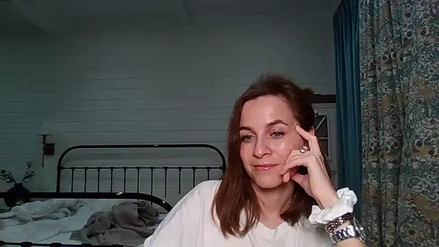 Snapshot of Niravyn_ chatting on 11/02/25, 05:37 Niravyn online show from 11/02/25, 05:37