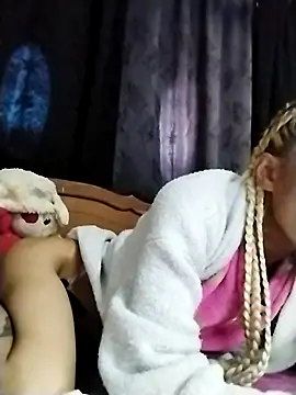 Snapshot of catrina_love chatting on 05/15/26, 03:52 catrina love online show from 05/15/26, 03:52