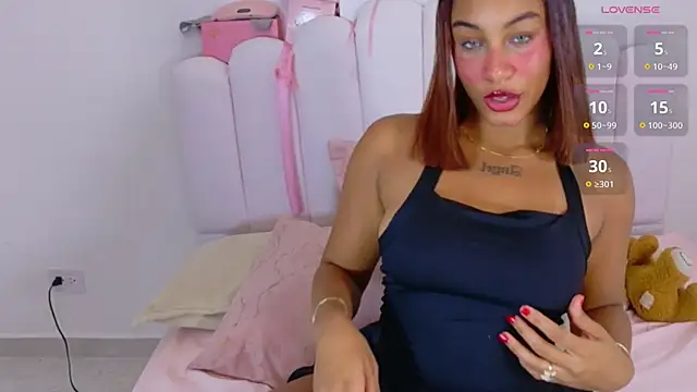 Snapshot of Sofia_Stanley chatting on 03/25/26, 03:56 Sofia Stanley online show from 03/25/26, 03:56