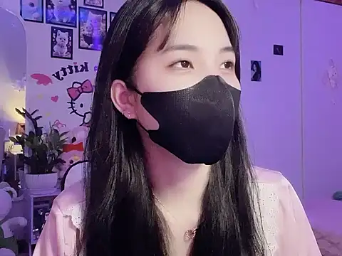 keelinnn19 online show from 10/31/25, 11:33