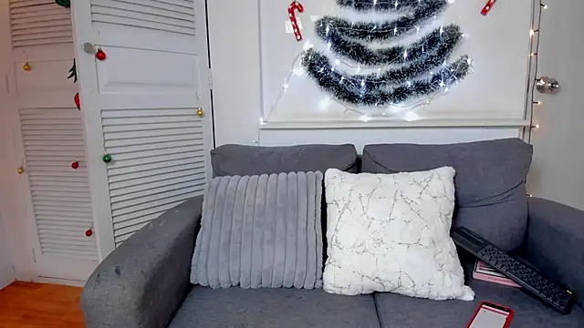 Luna Claire online show from 12/20/25, 01:29