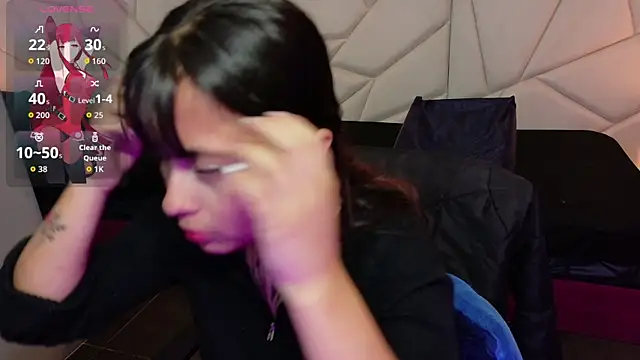 Snapshot of sophiaa_7 chatting on 10/27/25, 12:20 sophiaa 7 online show from 10/27/25, 12:20