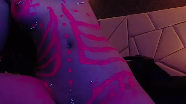 Snapshot of sophiaa_7 chatting on 10/31/25, 12:06 sophiaa 7 online show from 10/31/25, 12:06