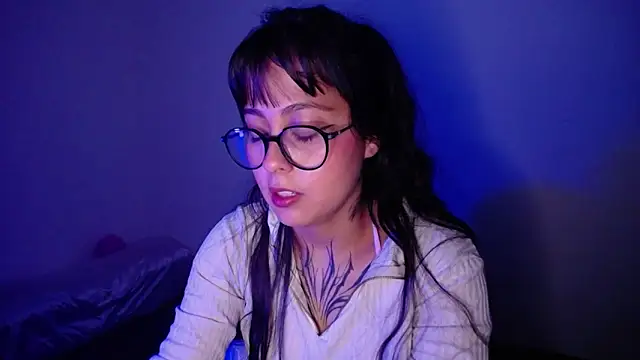 Snapshot of sophiaa_7 chatting on 03/25/26, 03:23 sophiaa 7 online show from 03/25/26, 03:23