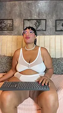 Snapshot of aranzzalatin chatting on 02/02/26, 12:15 aranzzalatin online show from 02/02/26, 12:15