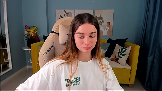 Snapshot of SweetyLicky chatting on 09/08/25, 02:27 SweetyLicky online show from 09/08/25, 02:27