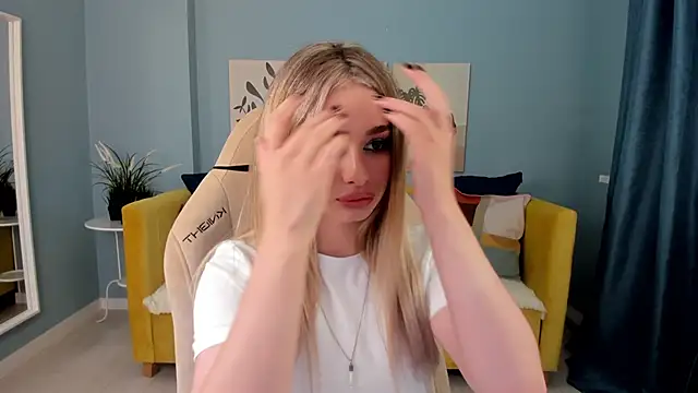 Snapshot of SweetyLicky chatting on 09/28/25, 04:12 SweetyLicky online show from 09/28/25, 04:12