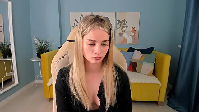 Snapshot of SweetyLicky chatting on 09/30/25, 04:23 SweetyLicky online show from 09/30/25, 04:23