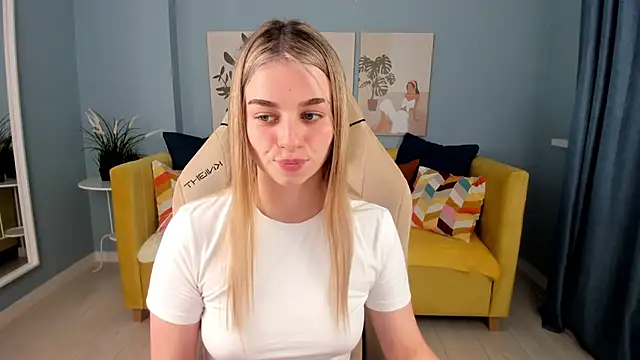 Snapshot of SweetyLicky chatting on 10/16/25, 04:08 SweetyLicky online show from 10/16/25, 04:08