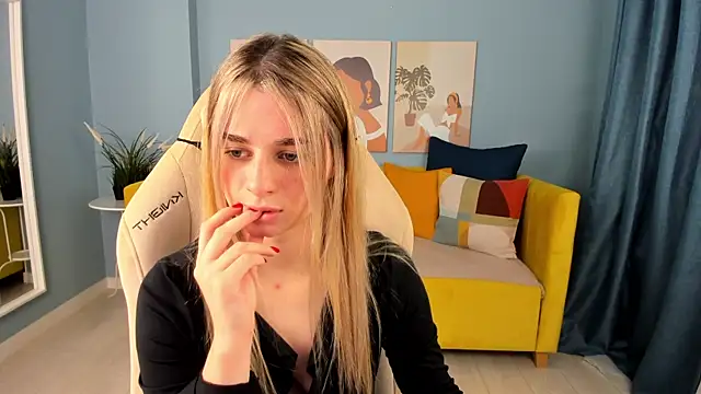 Snapshot of SweetyLicky chatting on 10/21/25, 04:51 SweetyLicky online show from 10/21/25, 04:51