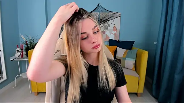 Snapshot of SweetyLicky chatting on 10/26/25, 04:13 SweetyLicky online show from 10/26/25, 04:13