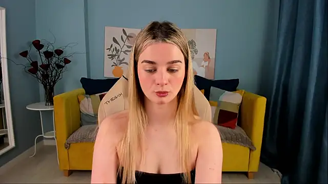 Snapshot of SweetyLicky chatting on 11/05/25, 04:18 SweetyLicky online show from 11/05/25, 04:18