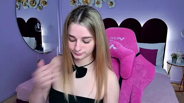 Snapshot of SweetyLicky chatting on 11/09/25, 04:16 SweetyLicky online show from 11/09/25, 04:16