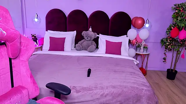 Snapshot of SweetyLicky chatting on 11/20/25, 04:07 SweetyLicky online show from 11/20/25, 04:07