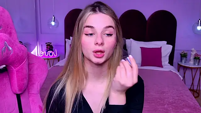 Snapshot of SweetyLicky chatting on 11/24/25, 04:29 SweetyLicky online show from 11/24/25, 04:29