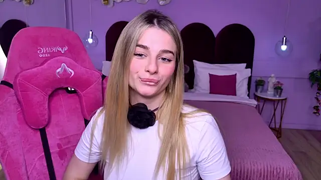 Snapshot of SweetyLicky chatting on 11/28/25, 07:27 SweetyLicky online show from 11/28/25, 07:27