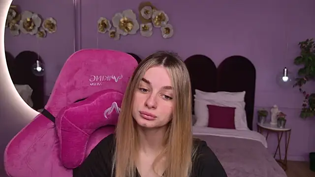 Snapshot of SweetyLicky chatting on 11/30/25, 04:00 SweetyLicky online show from 11/30/25, 04:00