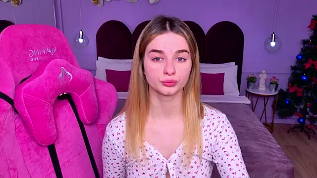 Snapshot of SweetyLicky chatting on 12/15/25, 04:22 SweetyLicky online show from 12/15/25, 04:22