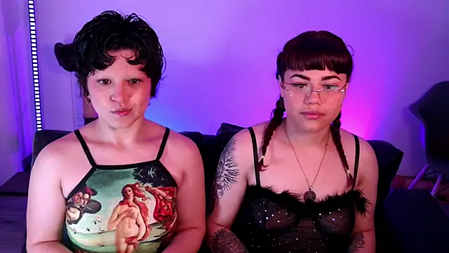 Snapshot of marsearth22_ chatting on 10/18/25, 04:30 marsearth22 online show from 10/18/25, 04:30