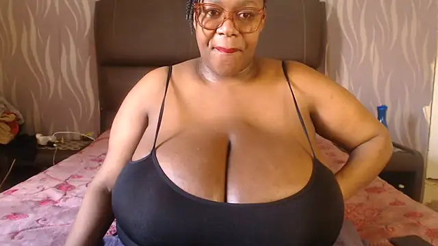 Snapshot of BoobsQueen46K chatting on 06/30/26, 10:05 BoobsQueen46K online show from 06/30/26, 10:05