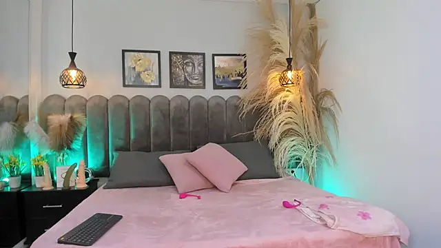 Viollet xoxo online show from 10/08/25, 08:28