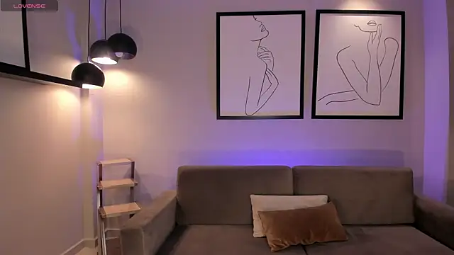 MiaLaurence online show from 10/08/25, 07:22