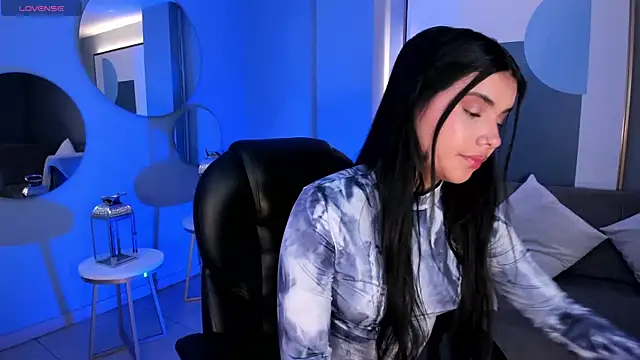 MiaLaurence online show from 11/02/25, 11:34