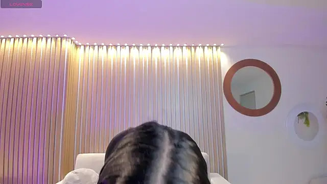 MiaLaurence online show from 04/25/26, 07:22