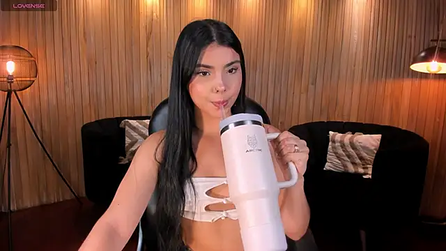 MiaLaurence online show from 05/01/26, 06:45