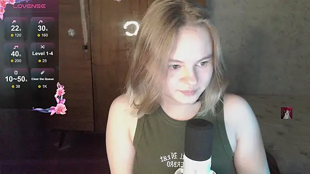 Snapshot of SlipperSherry chatting on 10/05/25, 10:13 SlipperSherry online show from 10/05/25, 10:13